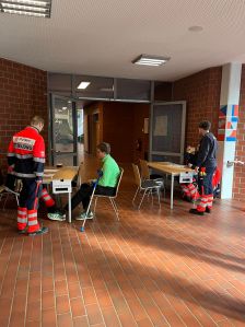 Einsatzkräfte üben den Großschadenfalls an der Heinz-Nixdorf Gesamtschule. © Kreis Paderborn